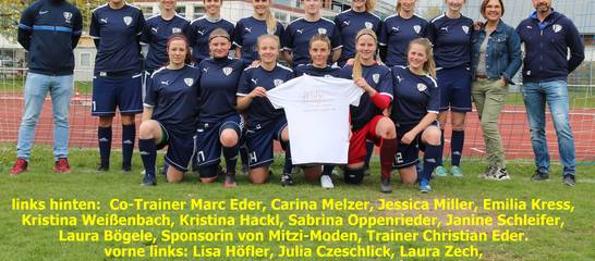 Frauen-Mannschaft sagt Danke bei Brautmoden Mitzi; Foto: T.Weißenbach